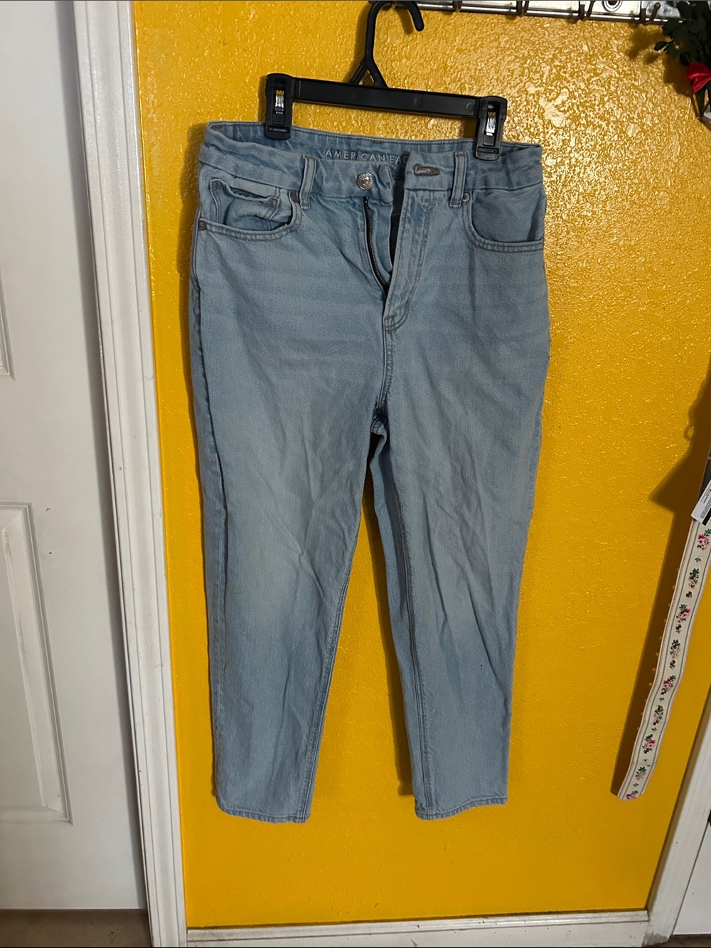 American Eagle Outfitters Light Wash High-Rise Cropped Jeans